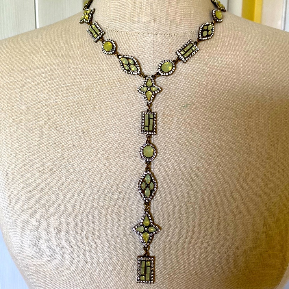 Pretty Y-shaped rhinestone necklace in very good condition.